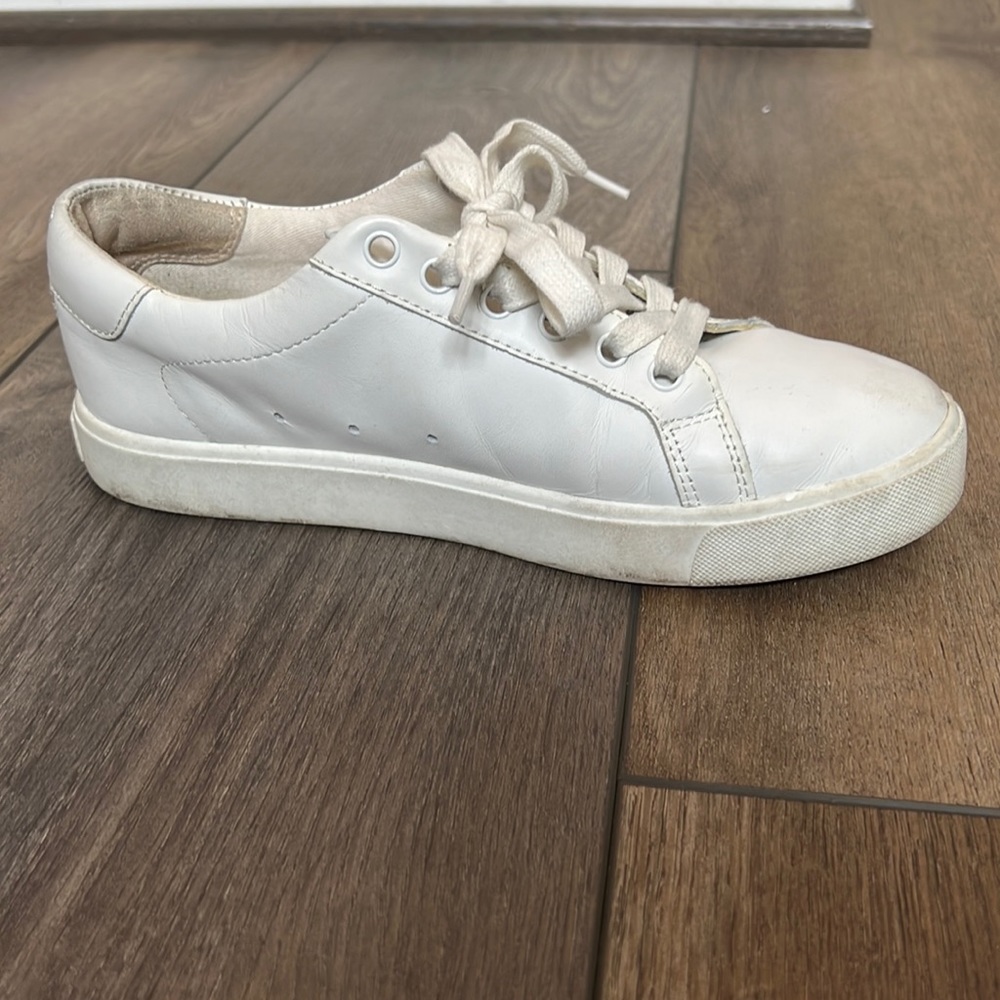 White tennis shoes